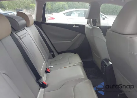 2010 Volkswagen Passat Komfort from USA, damaged, VIN WVWXK7AN3AE163547